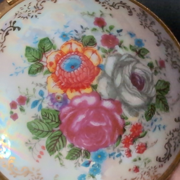 Vintage Floral Hand-painted Small Round Lidded Porcelain Trinket Box. - Picture 6 of 9